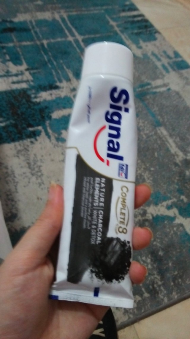 معجون أسنان سيجنال بالفحم لتبيض الاسنان