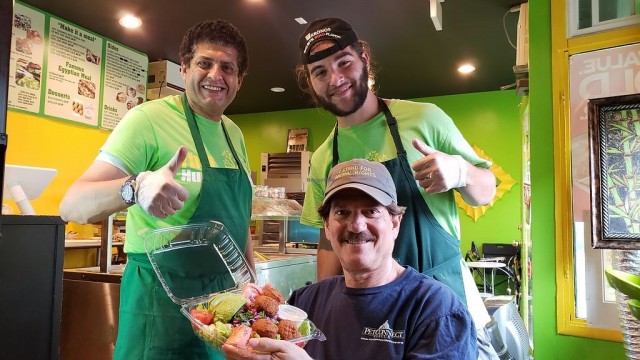 مطعم Hummus Place